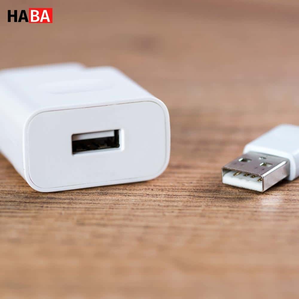 Cục sạc hỏng là một trong những nguyên nhân khiến điện thoại không sạc