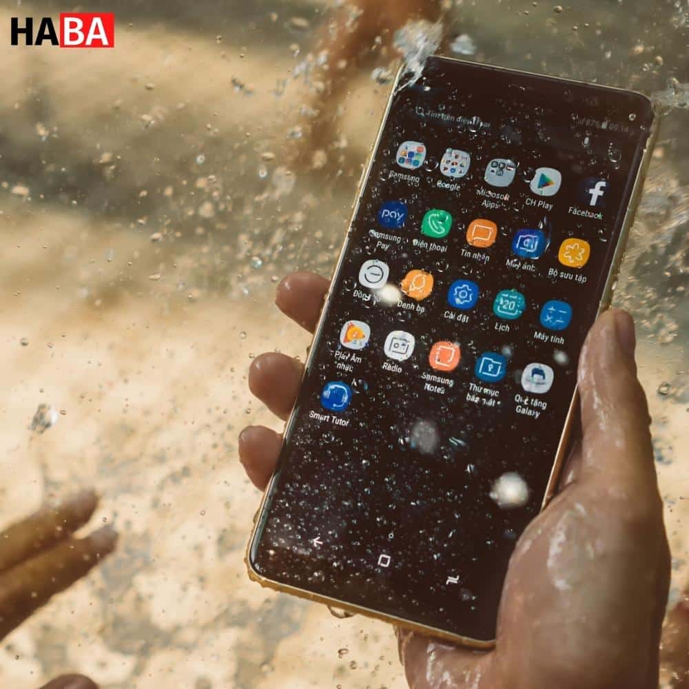 Làm thế nào để bảo vệ điện thoại khi trời mưa