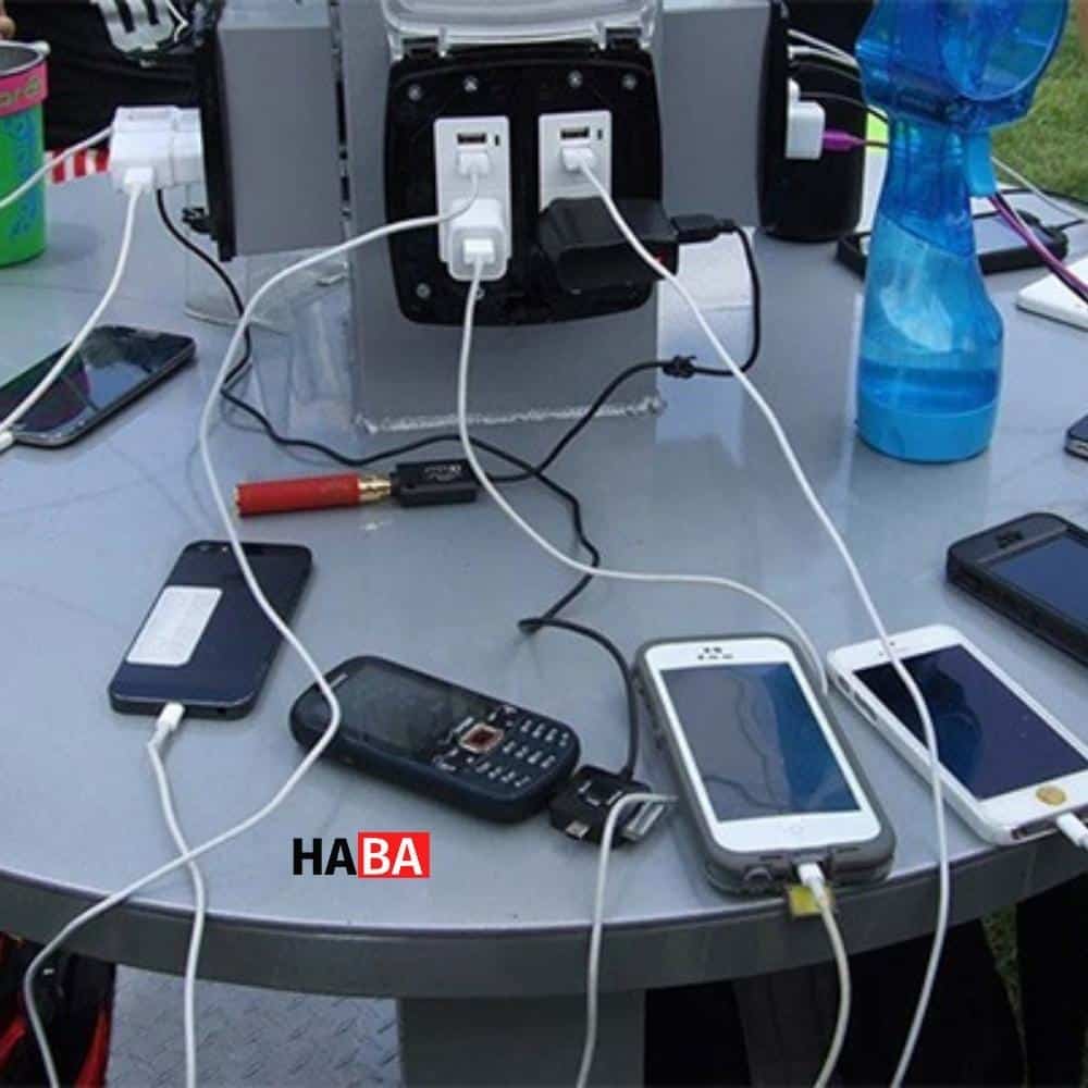Tránh xa các sạc bị bỏ quên nơi công cộng
