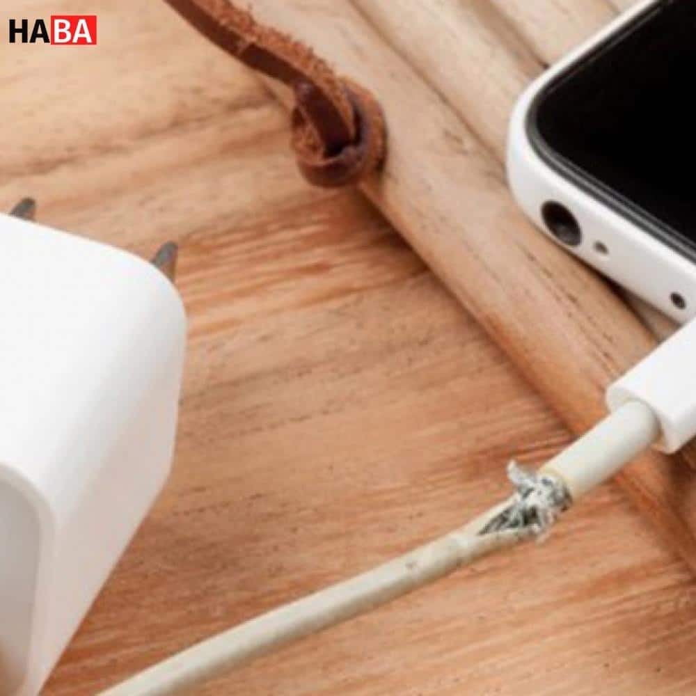 Dùng cáp sạc không chính hãng