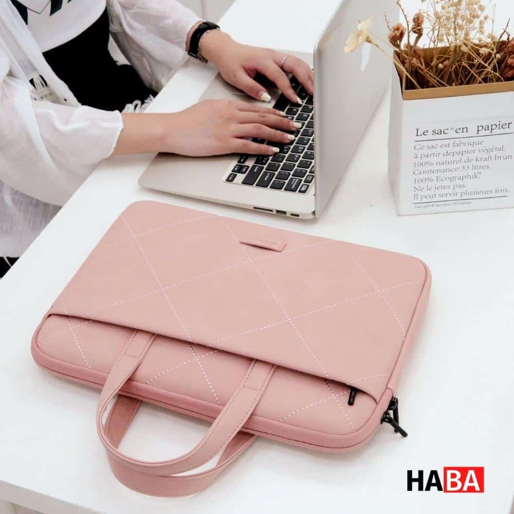 Sử dụng cặp chuyên dụng chống sóc để bảo quản laptop