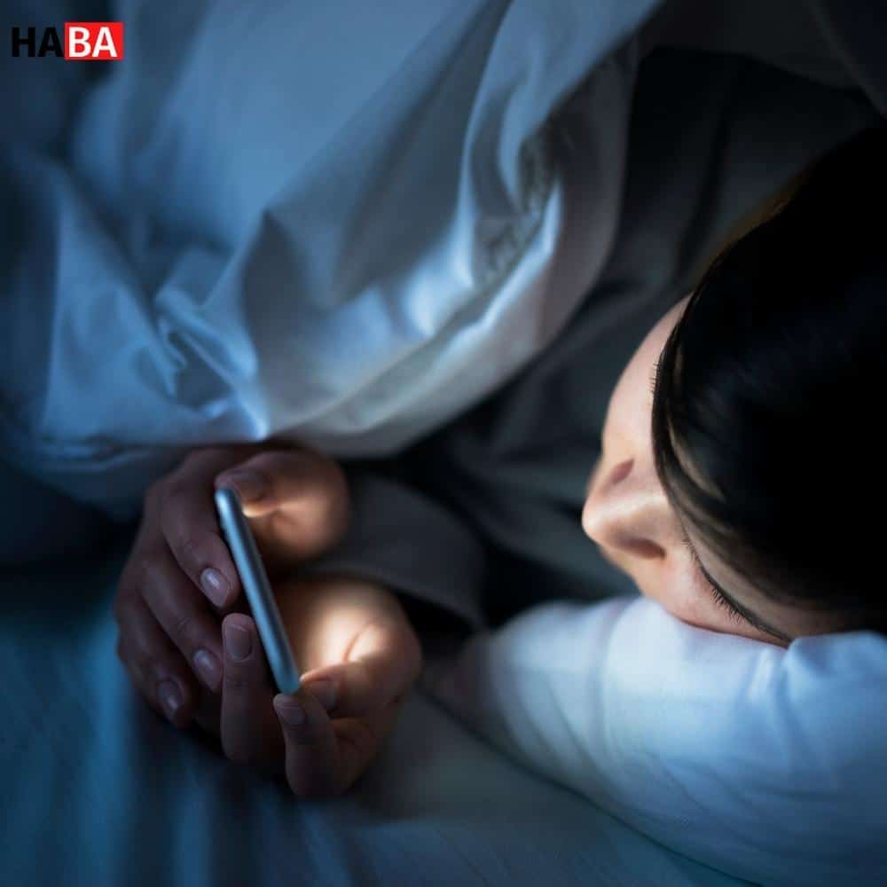 Sử dụng điện thoại trước lúc ngủ gây ảnh hưởng đến giấc ngủ