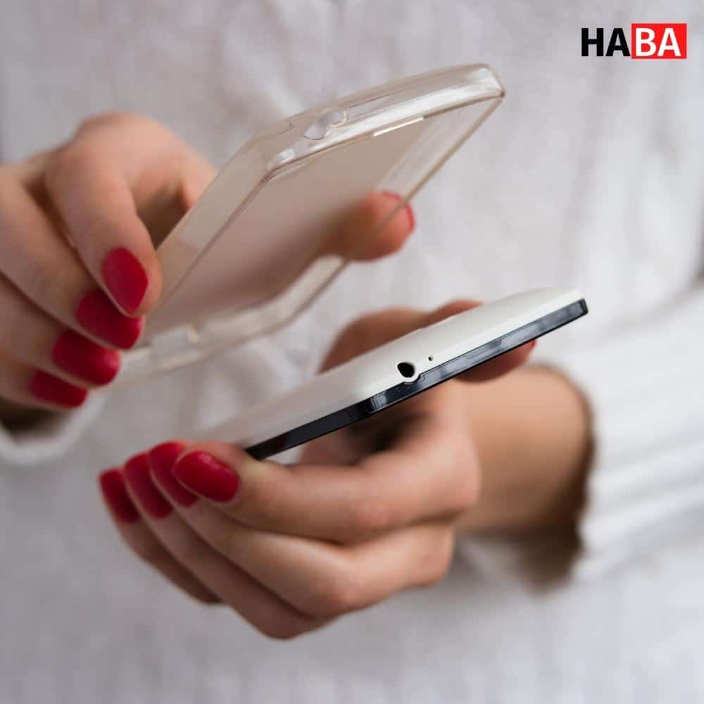 Nên tháo ốp điện thoại ra khi nhận cảnh báo